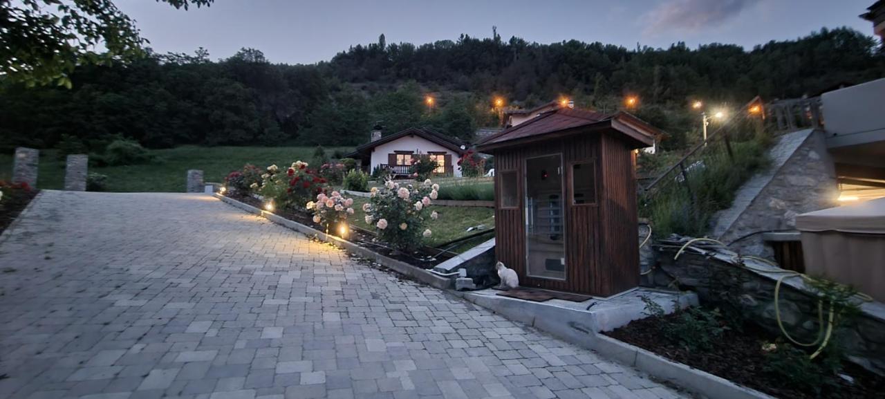 Lo Noyer Et Les Roses Bed & Breakfast Saint Nicolas Exterior foto